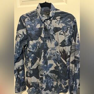 Barely worn button up from Zara. Great to pair with a suit or a dress pant!